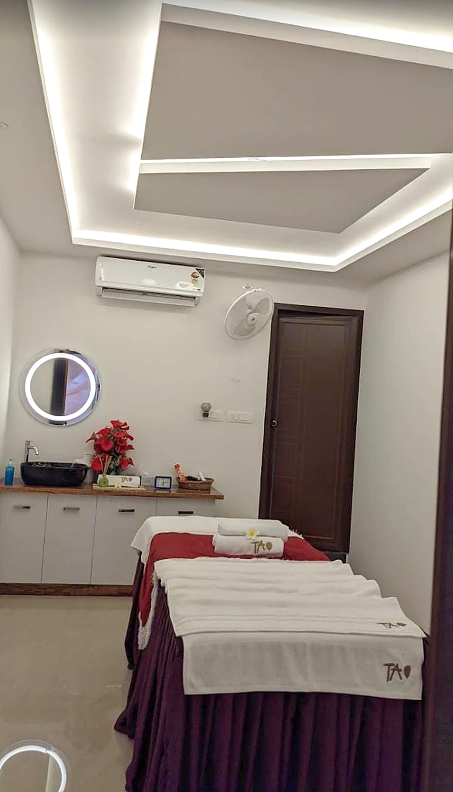 A twin treatment room dressed with fresh Tao linen